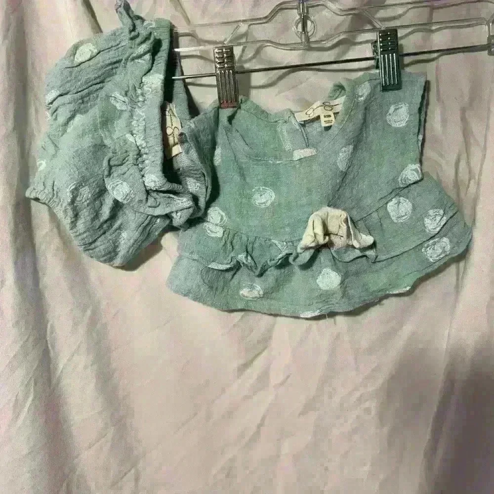 Jessica Simpson - cute outfit includes top and bloomers 0-3 months EUC